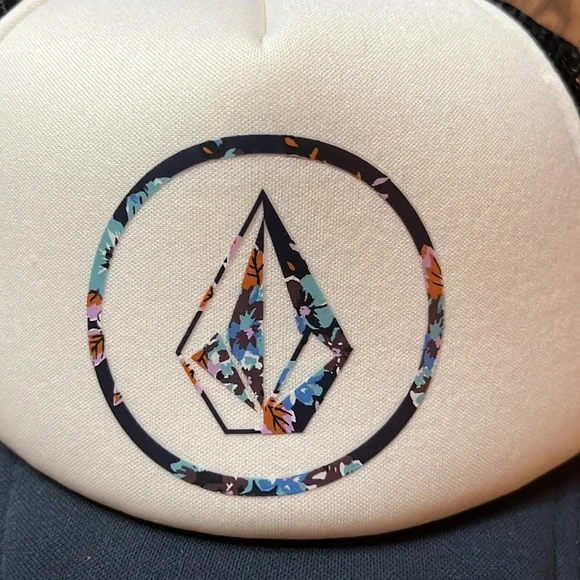 Volcom Hat - Picture 2 of 3